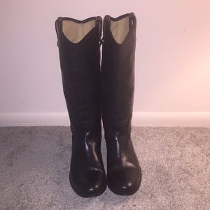 100% Authentic Frye Melissa Button boots sz 9